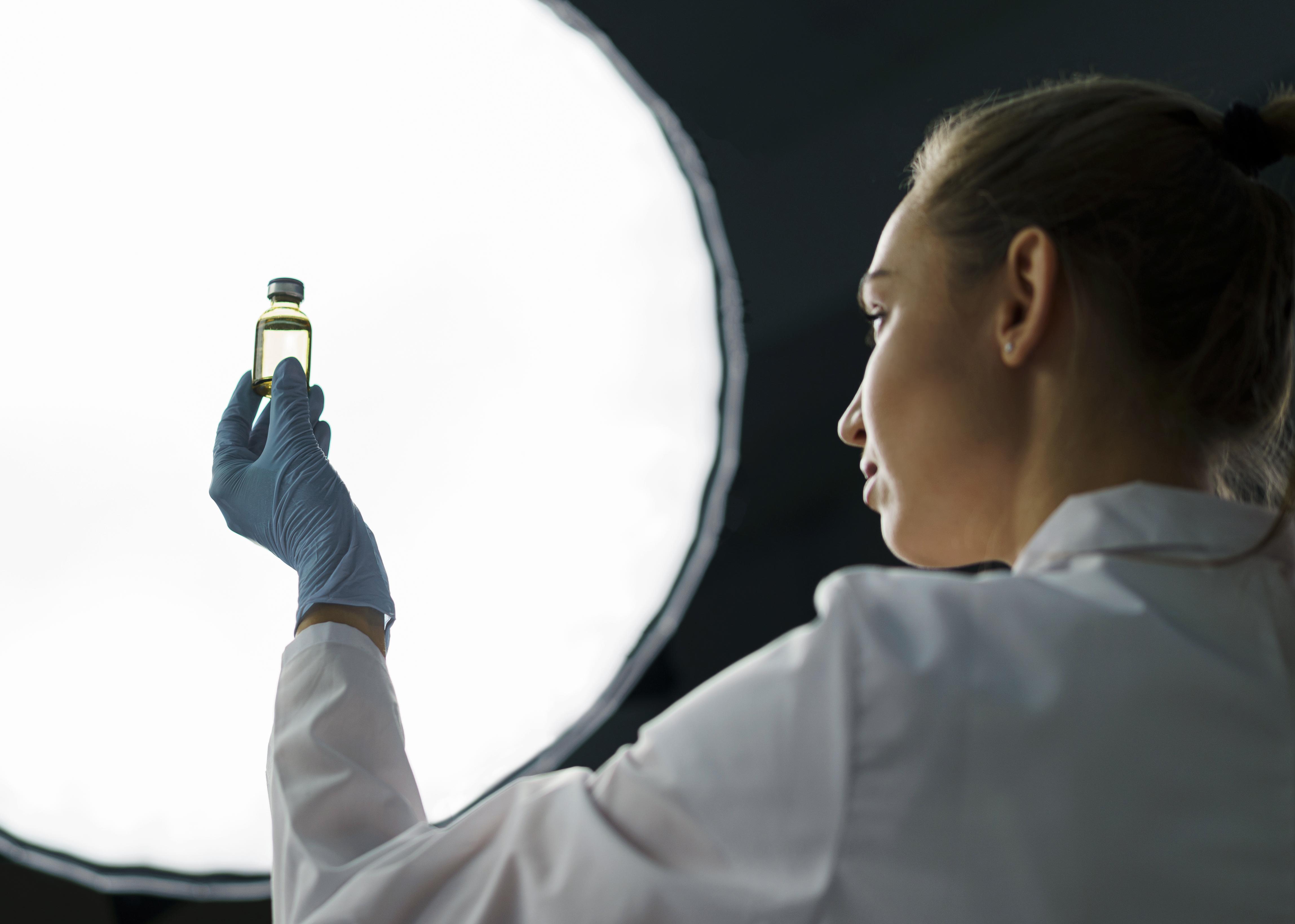 donna in laboratorio matrixyl peptide